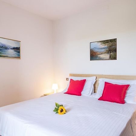Residence Nuove Terme Сірміоне Екстер'єр фото