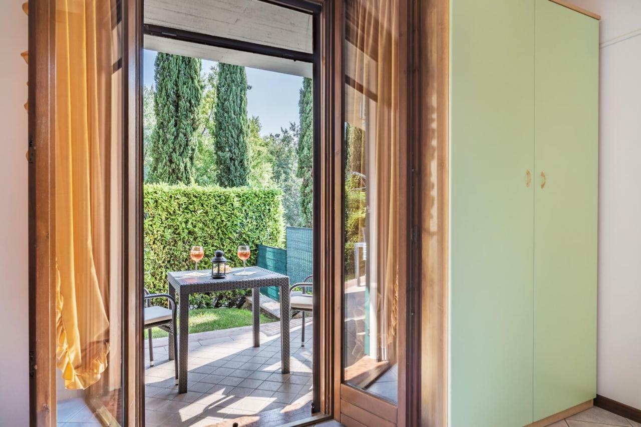 Residence Nuove Terme Сірміоне Екстер'єр фото